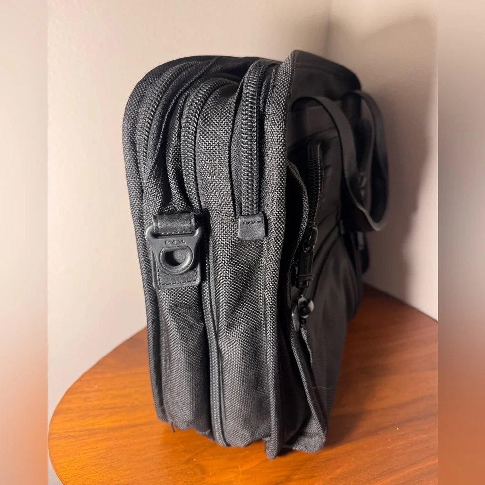 Tumi pass expandable